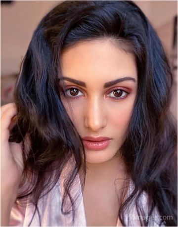 Amyra Dastur Hot HD Photos & Wallpapers for mobile Download, WhatsApp DP (1080p)
