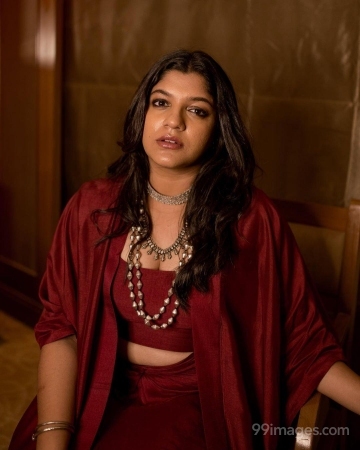 Aparna Balamurali (Soorarai Pottru) Beautiful HD Hot Photoshoot Stills /Wallpapers (1080p)
