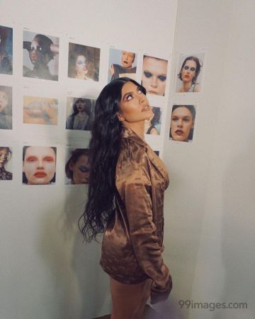 Kourtney Kardashian Hot HD Photos / Wallpapers (1080p) (Instagram / Facebook)