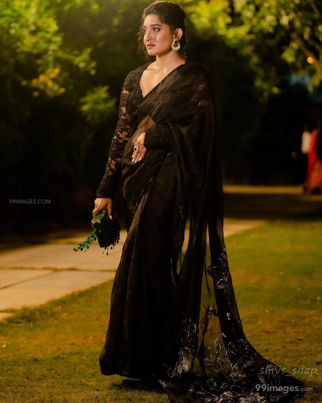 [100+] Krishi Thapanda Hot Beautiful HD Photos / Wallpapers, WhatsApp ...