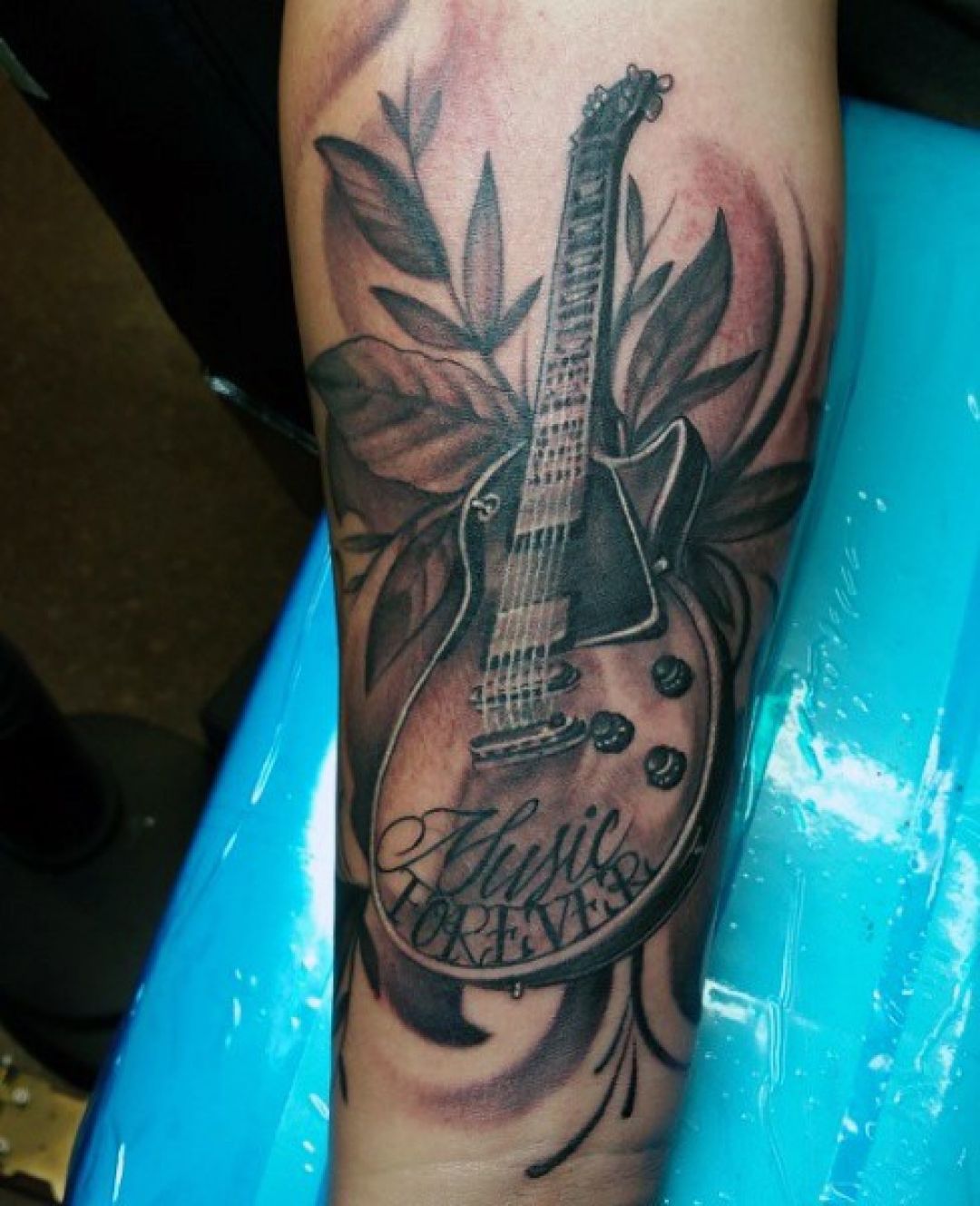 ✓[100+] 3d Realistic Lettering Black & White Guitar Arm Tattoo Design (png  / jpg) (2023)