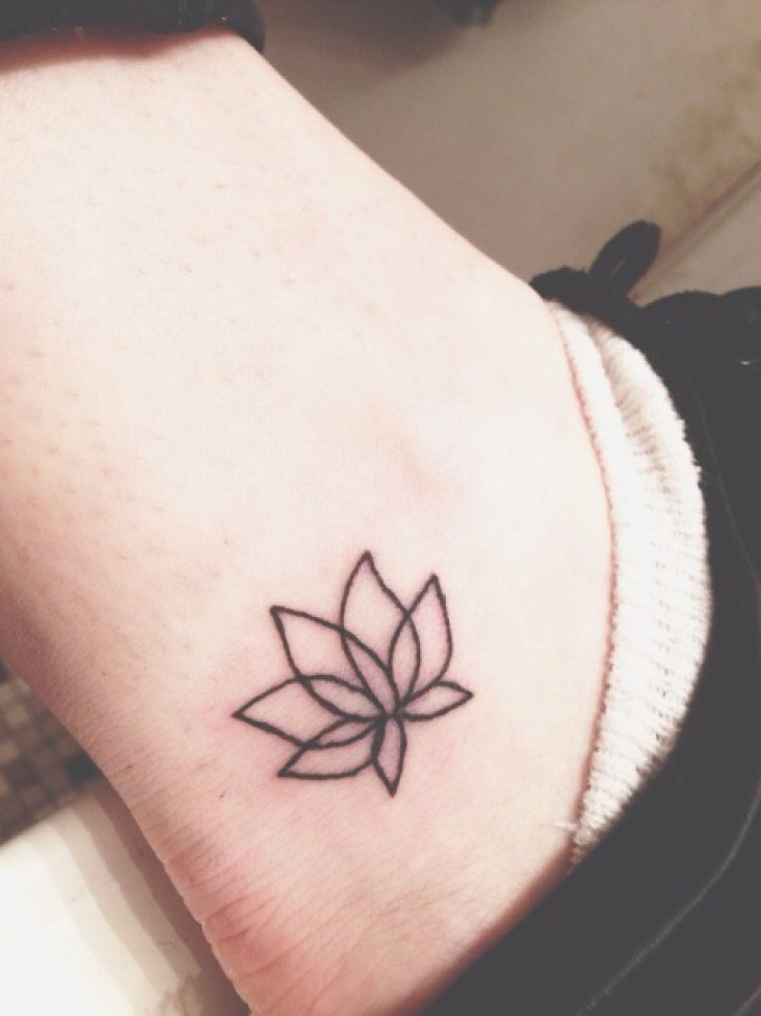 ✓[100+] Cute Small Lotus Flower Tattoo Design (png / jpg) (2023)