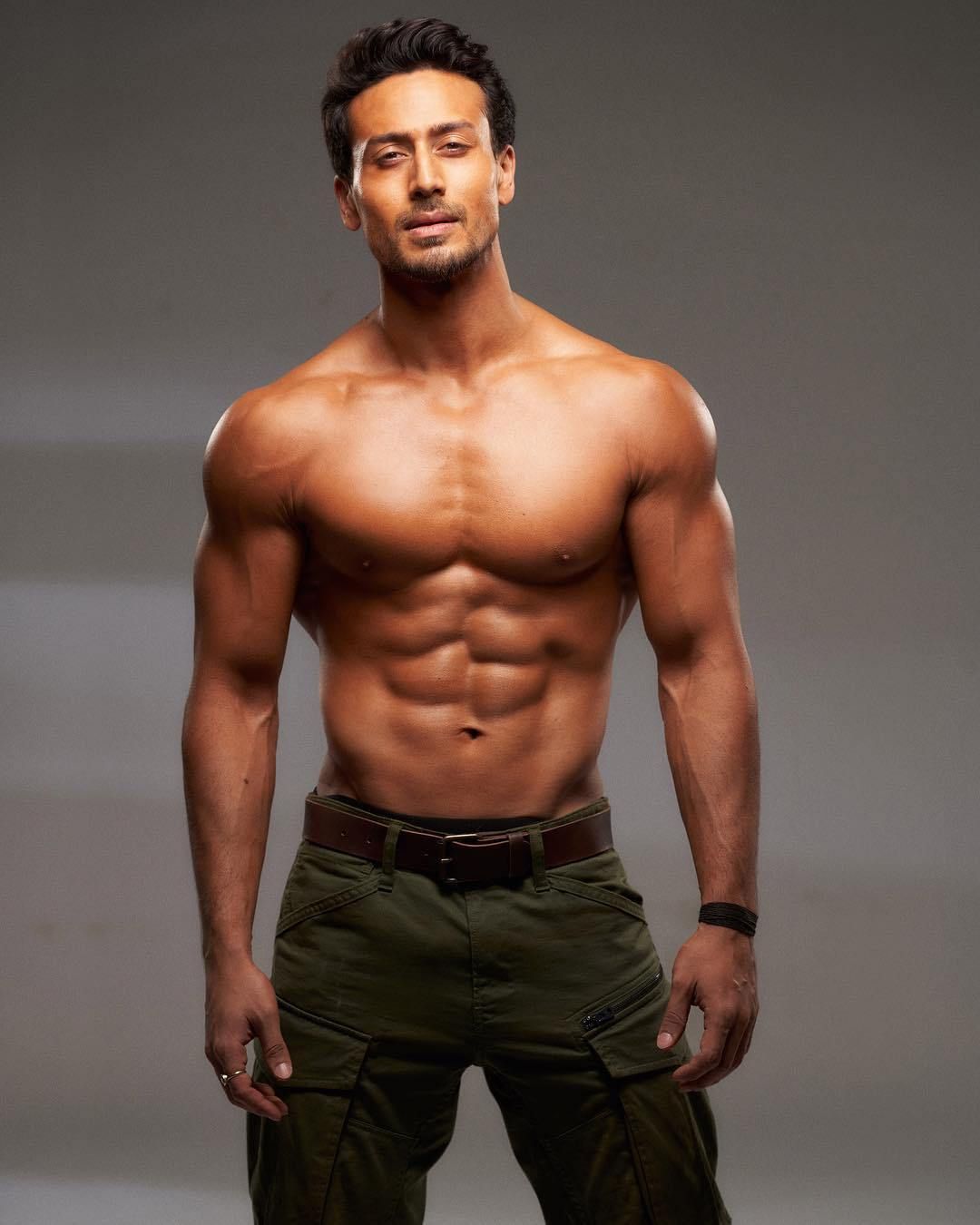 ✓[80+] Bollywood Actor Tiger Shroff Hot Body HD Photo - Android / iPhone HD  Wallpaper Background Download (png / jpg) (2023)