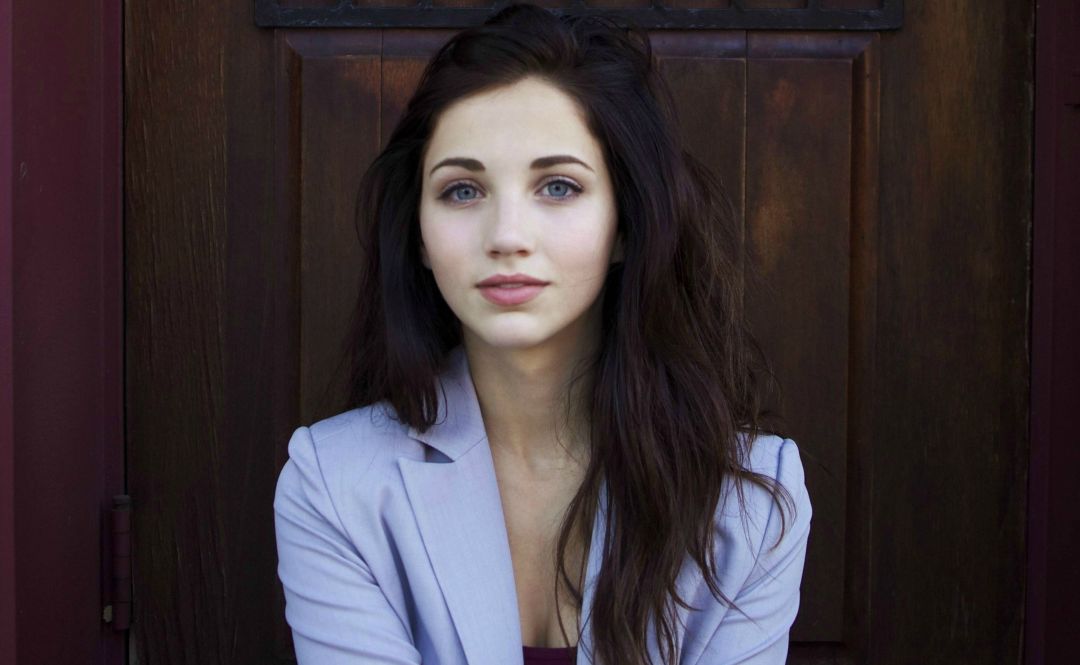 ✓[122195+] Brunette Women Face Model Blue Eyes Emily Rudd - Android /  iPhone HD Wallpaper Background Download (png / jpg) (2023)